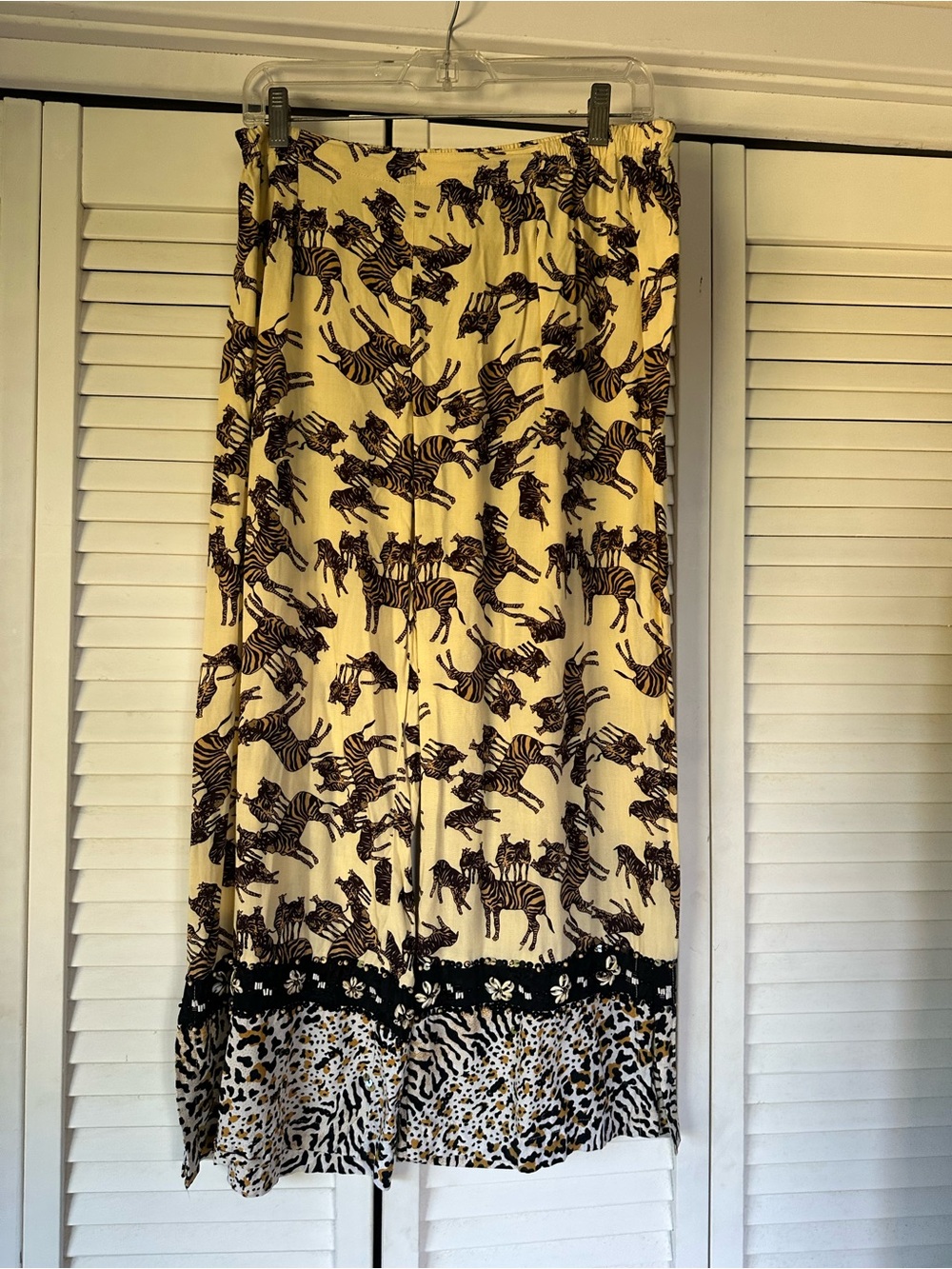 Vintage FAITH Brand Yellow Zebra Print Capris with Animal-Print Hem & Beeding